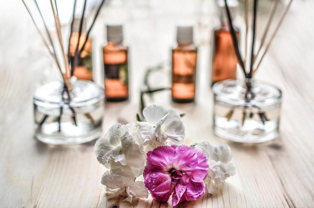 Bespoke Scent Creation: Olfactory Narratives for Luxury Homes - luxury home fragrance