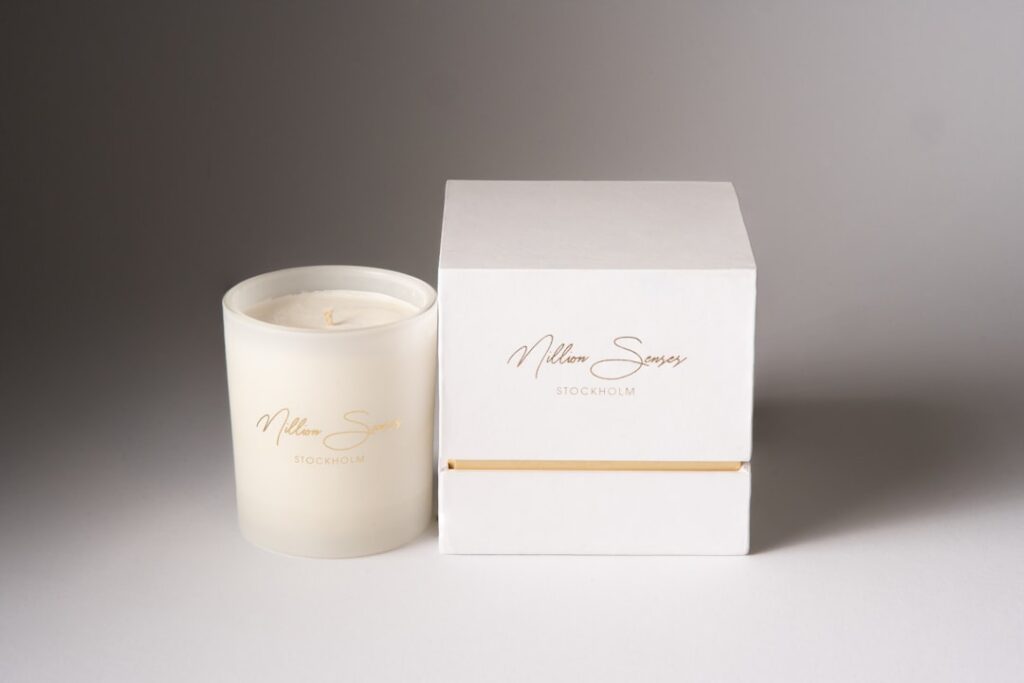 Layered Aromatic Blends: Vanilla Cedarwood & Beyond - minimalist luxury home fragrance
